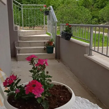 Near Omis Semesterbostad Zvecanje